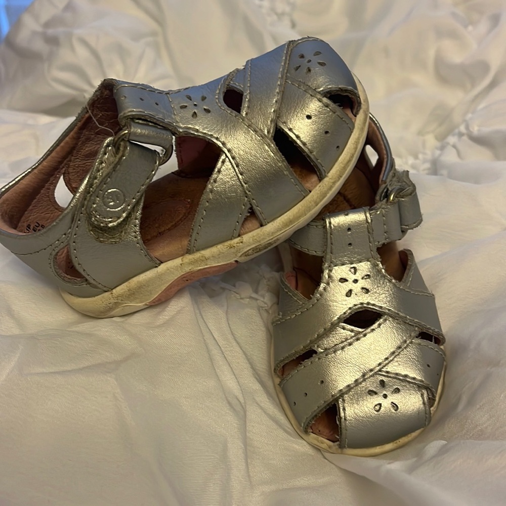 Silver Stride rite size 4.5
